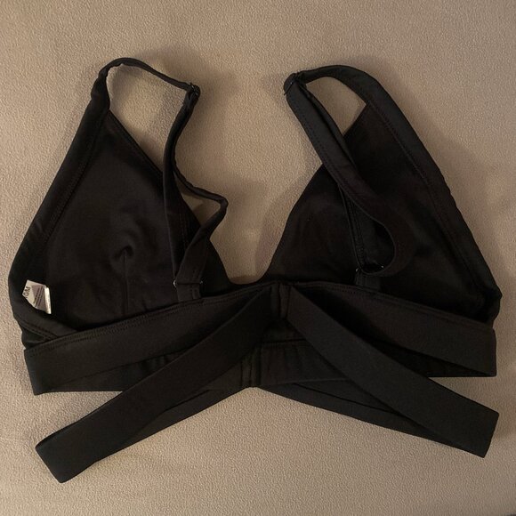 NEW pcheebum black cross front cutout sports bra - Picture 2 of 2